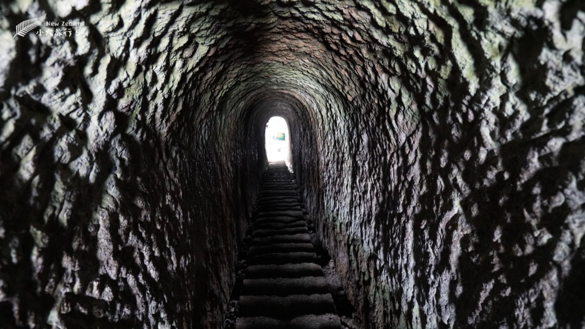 通往海滩的隧道