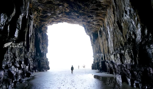 大教堂洞穴要趁退潮时进入