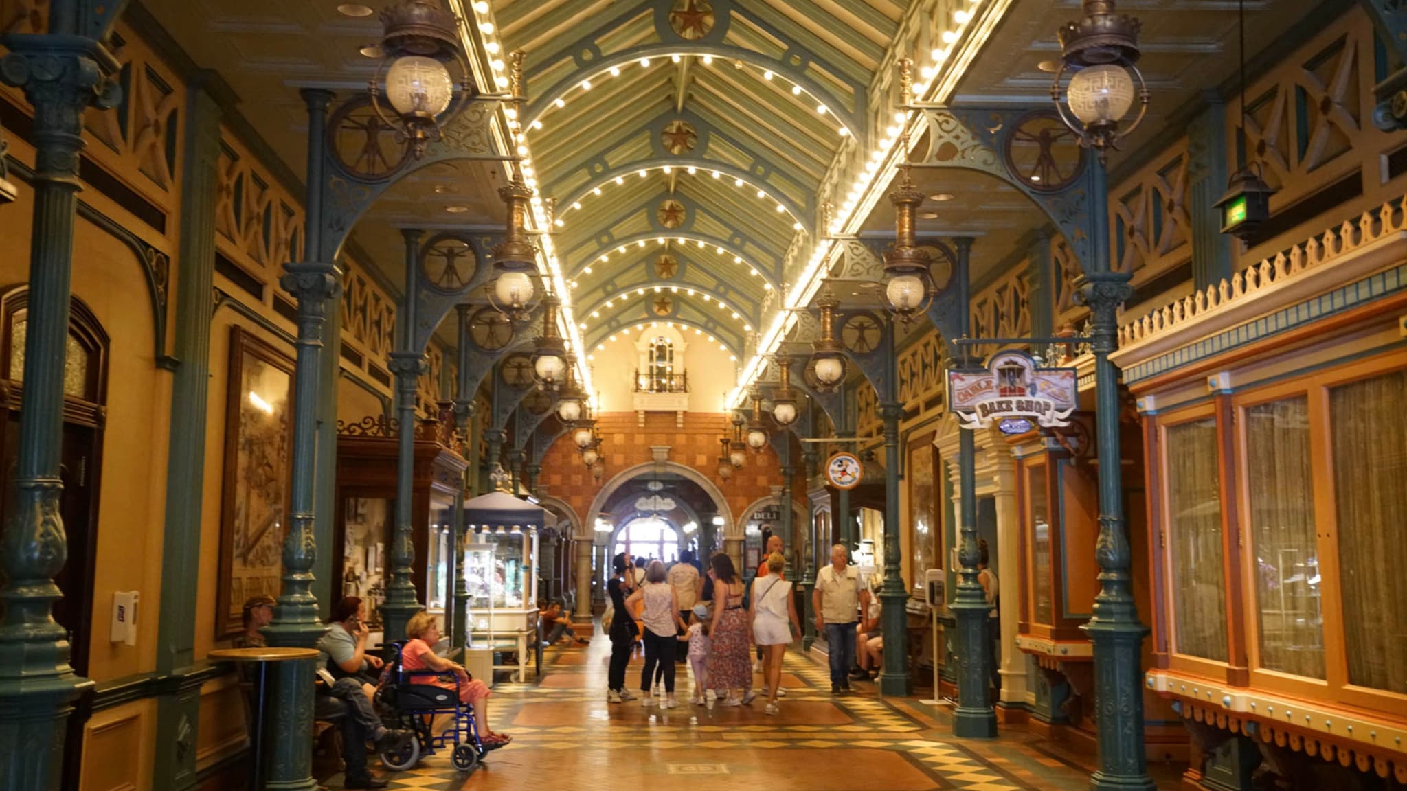 巴黎迪士尼的大火车站