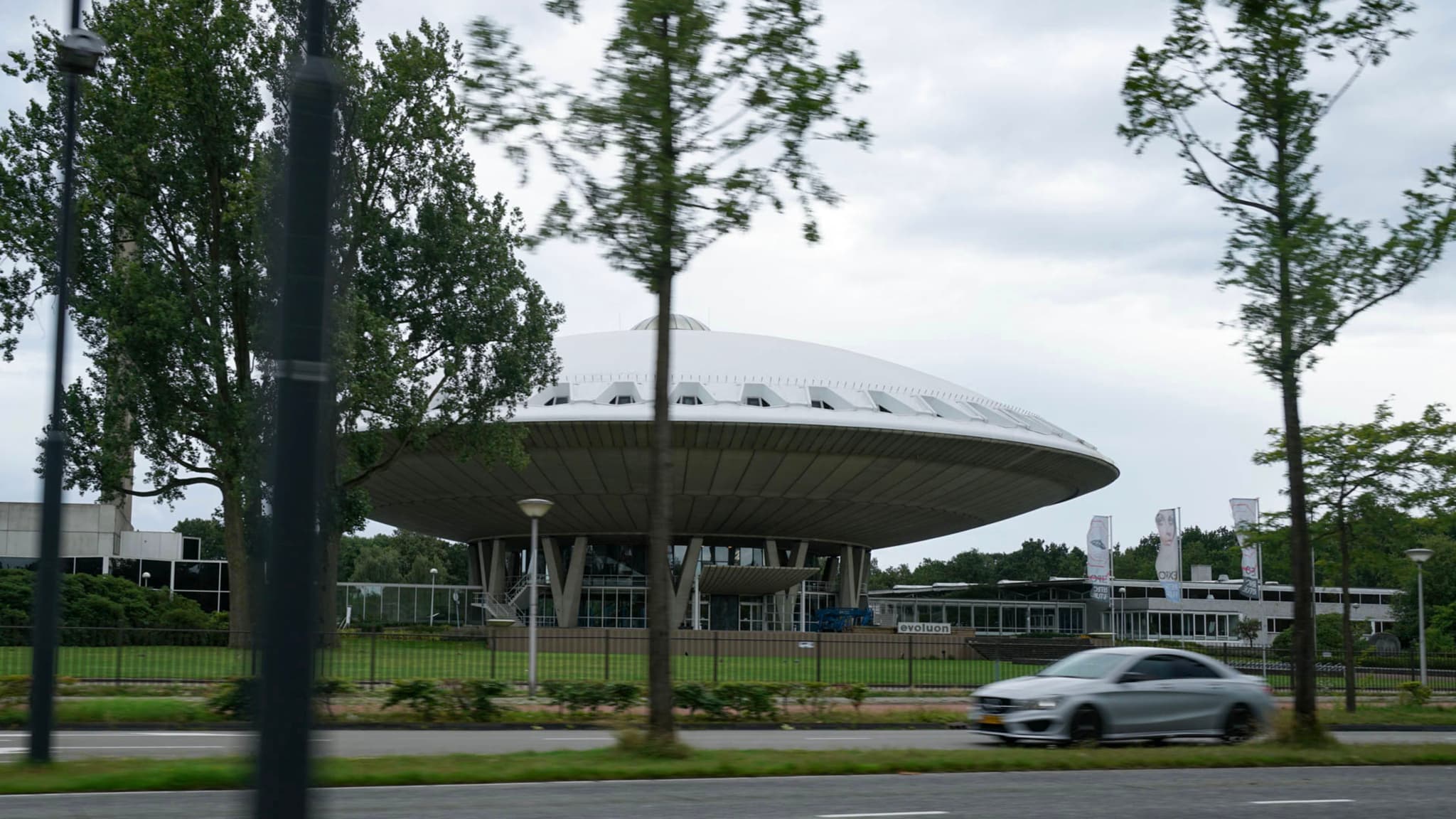 埃因霍温的飞碟大楼