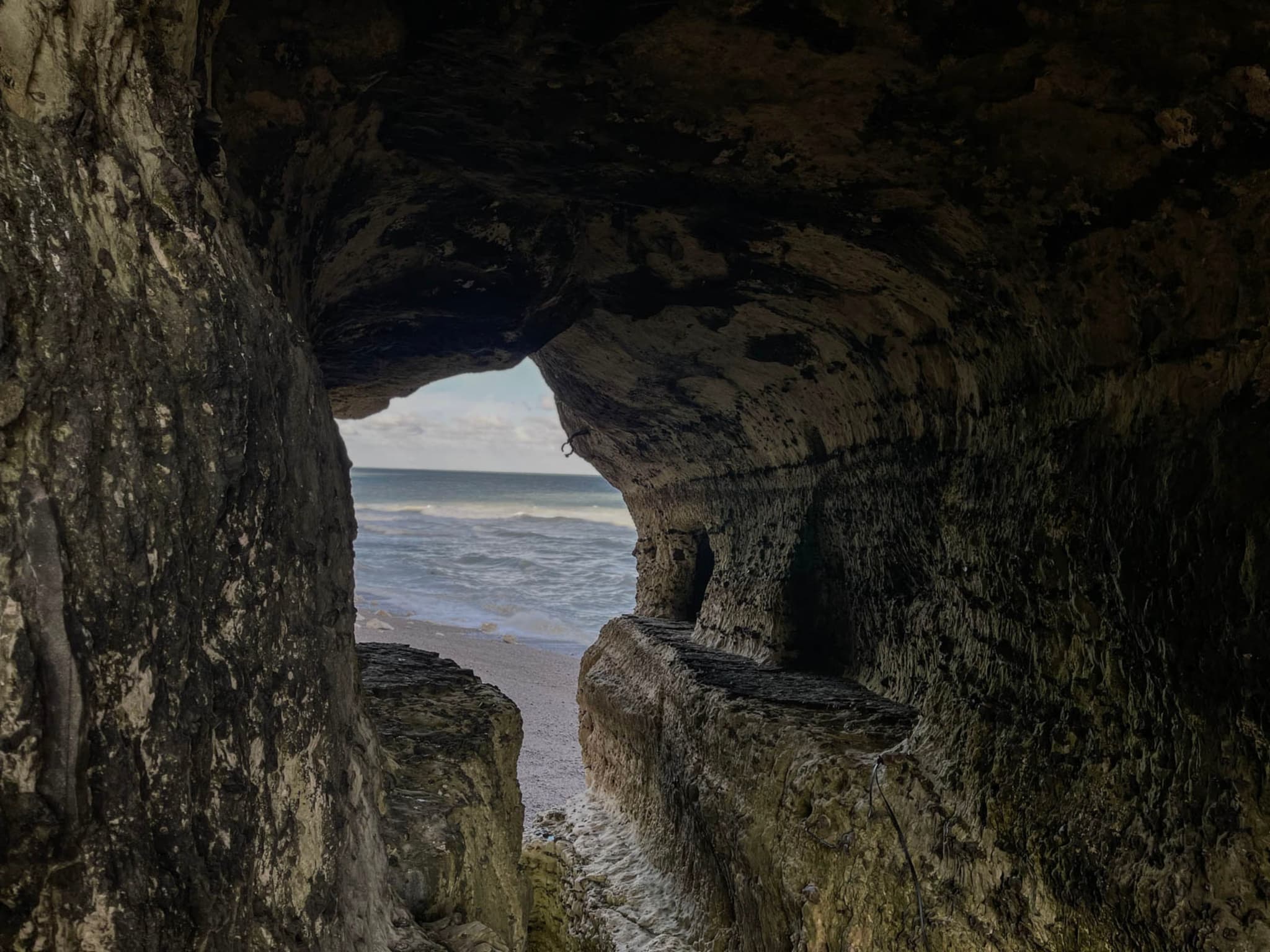 埃特勒塔海滩岩石上的Keyhole，别有洞天