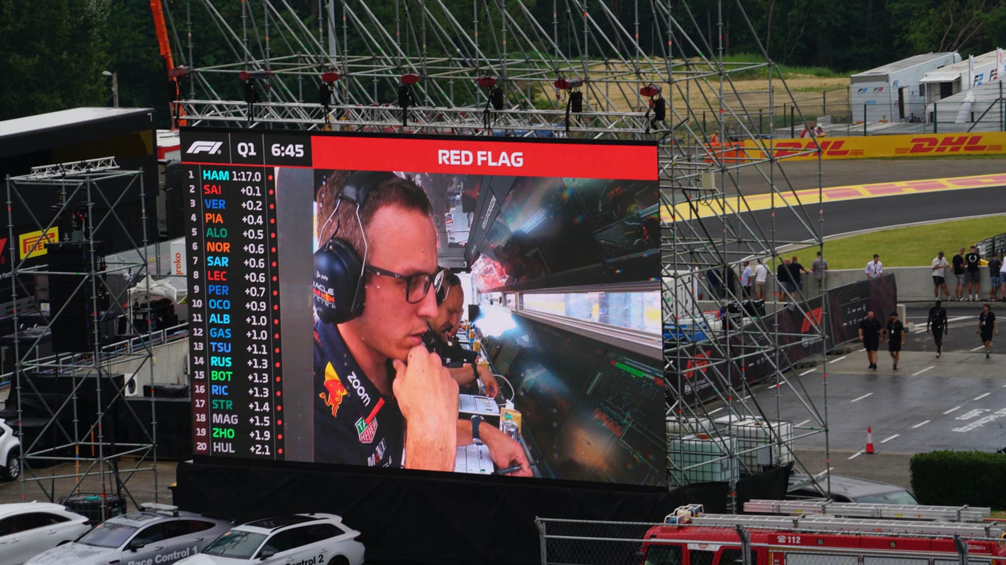 排位赛一开始就出了红旗